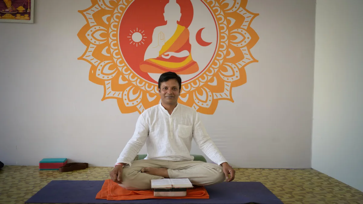 Somashekar, head teacher at Anantadrishti Yoga, seated in meditation in Rishikesh